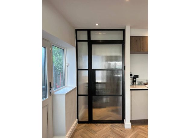 Aluspace single door with sidelight and fan light